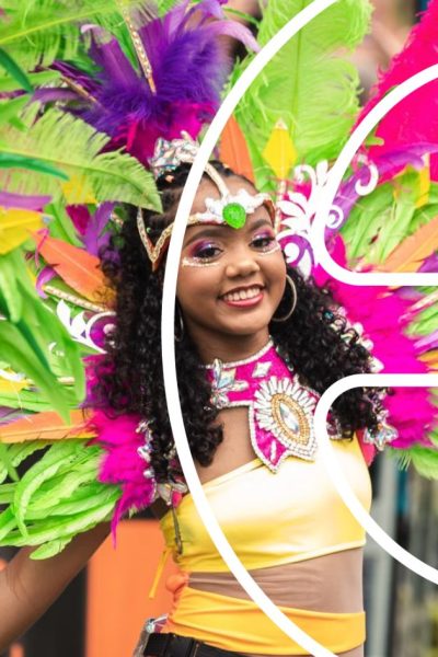 Femme de la troupe Hot'n Spicy Carnaval 2025 avec Dauphin Telecom